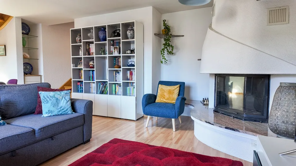Schönes durchgängiges und renoviertes Doppelhaus mit Balkonen