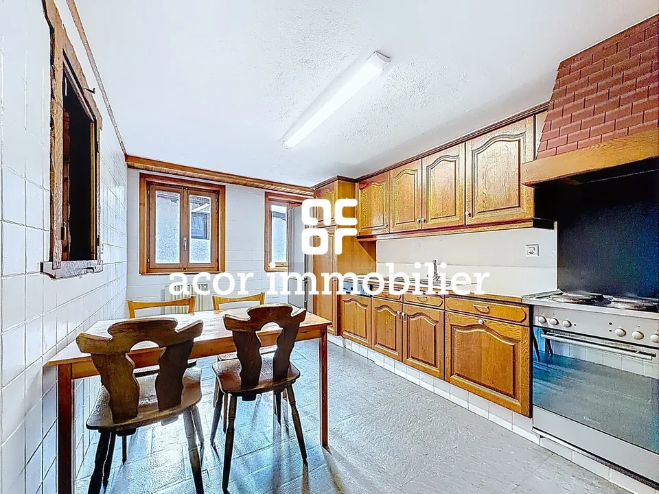 Wohngebäude mit 2 Wohnungen mit 4 1/2 Zimmern in Liddes