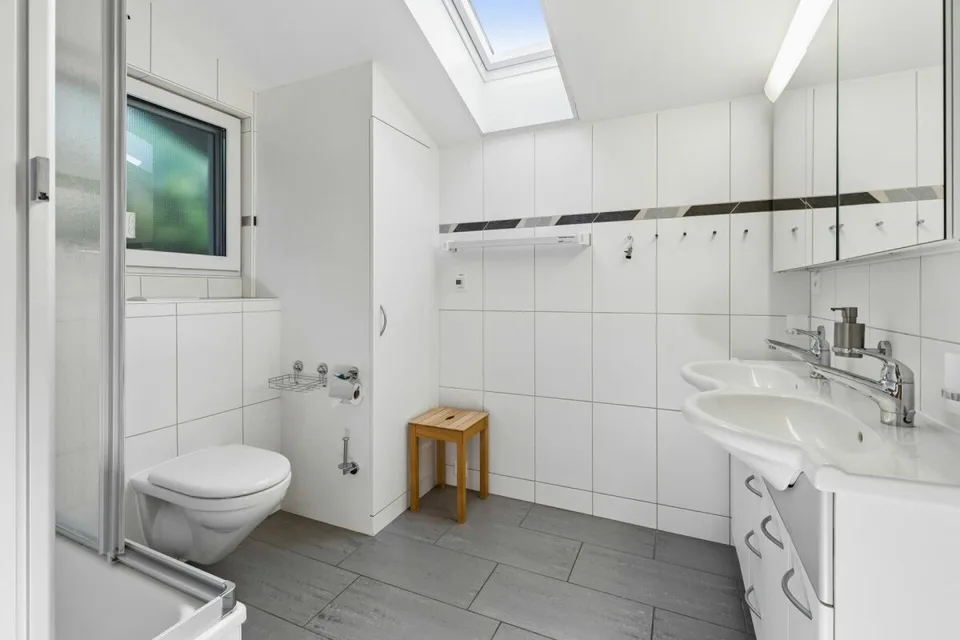 Exklusives Ferienhaus mit Weitblick an begehrter Lage in Aeschlen ob Gunten – Foto 8 von 13