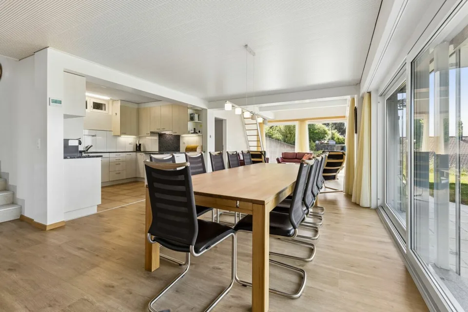 Casa vacanze esclusiva con vista panoramica in una posizione molto richiesta ad Aeschlen ob Gunten