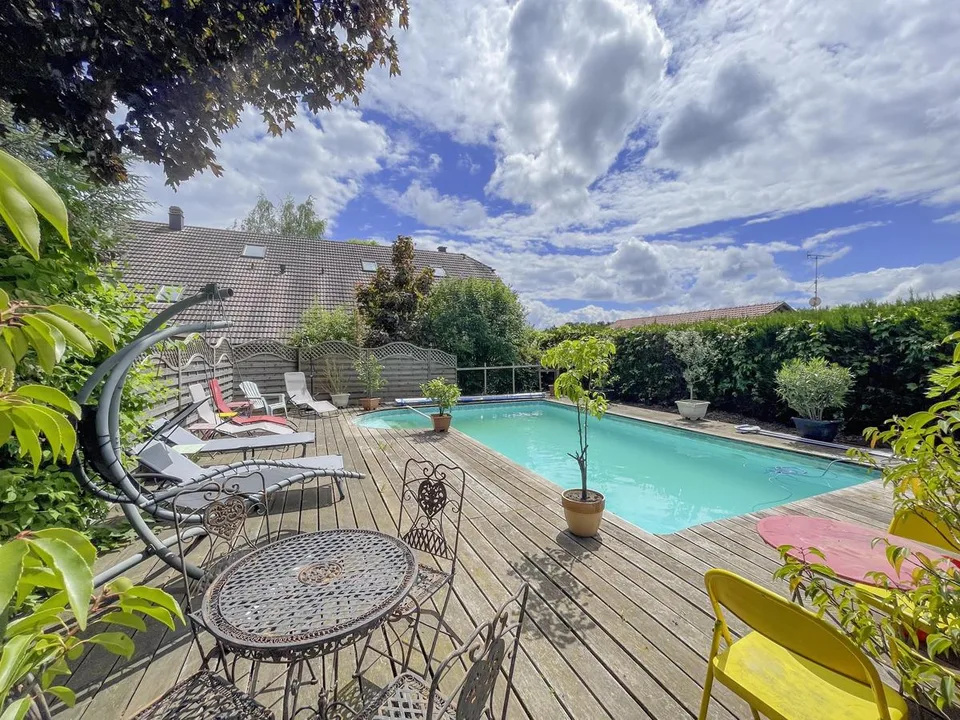 Maison de rendement avec 3 appartements et grand potentiel de dévelopement