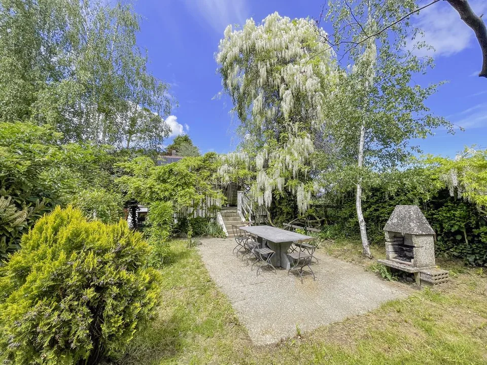 Casa con rendita e 3 appartamenti e grande potenziale di sviluppo