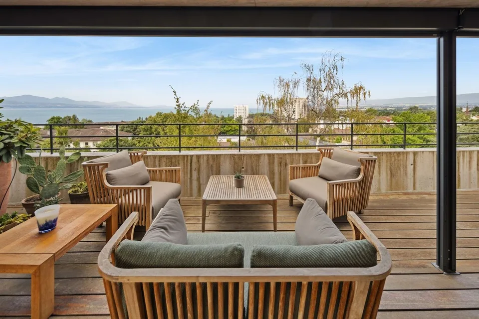 Villa des Architekten mit Aussicht und Pool