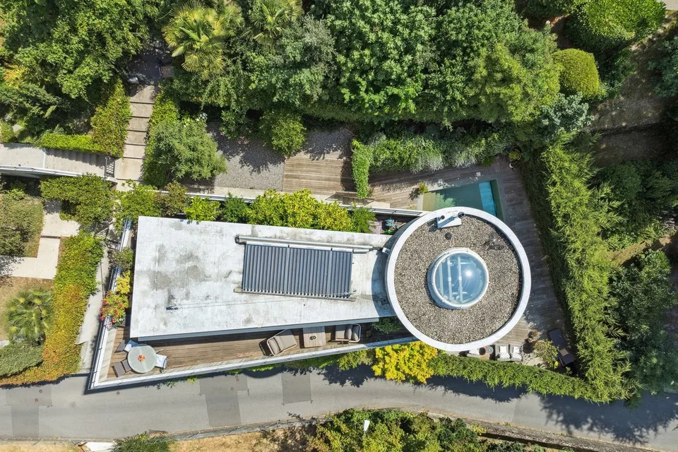 Villa des Architekten mit Aussicht und Pool