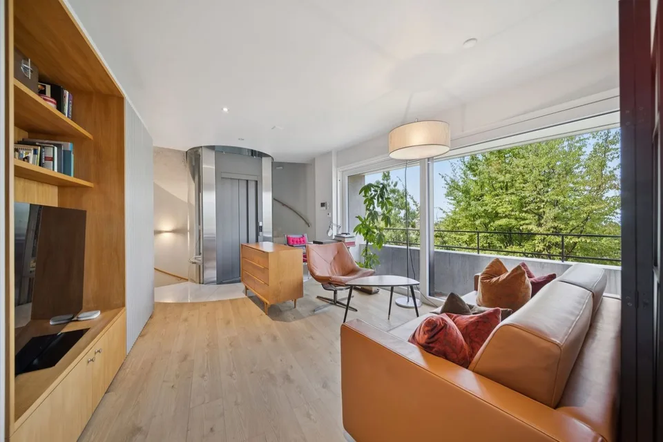 Villa dell'architetto con vista e piscina – foto 9 di 13