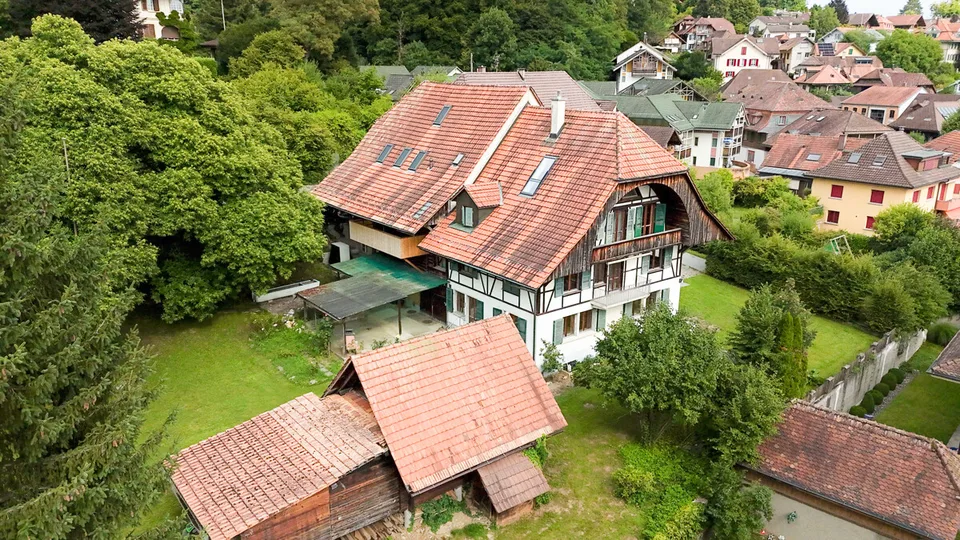 Casa colonica con estensione moderna (commerciale)