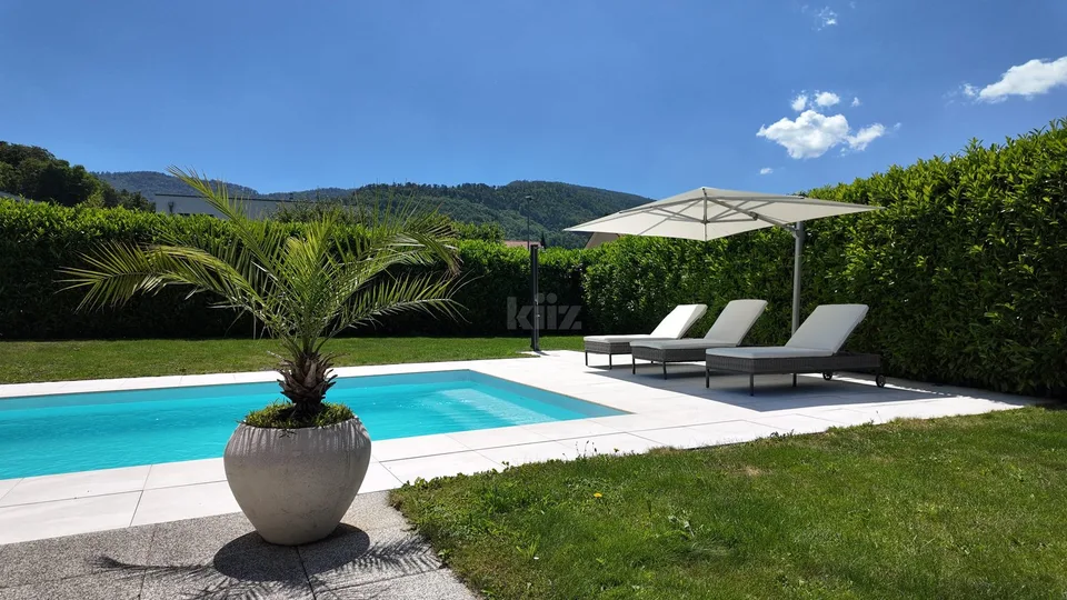 Villa magnifica con piscina in un ambiente calmo