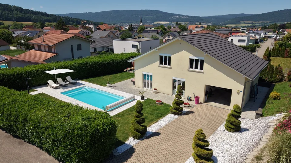 Magnifique villa avec piscine dans un environnement calme