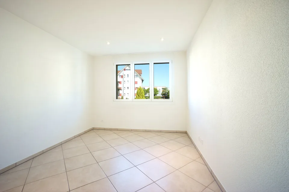 Bel appartement 5.5 pièces au 1er étage avec balcon, local de cave et deux places de parking – photo 8 sur 14