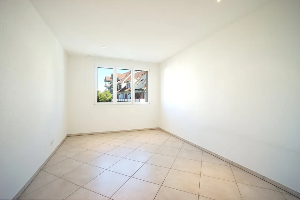 Bel appartement 5.5 pièces au 1er étage avec balcon, local de cave et deux places de parking – photo 6 sur 14