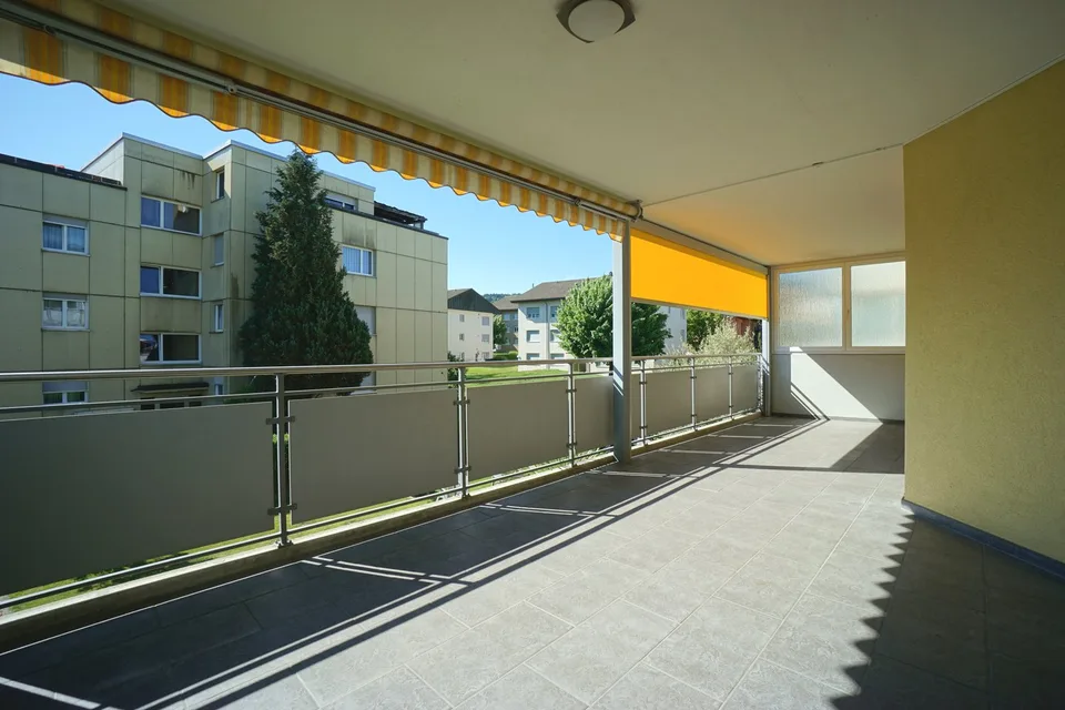 Bel appartement 5.5 pièces au 1er étage avec balcon, local de cave et deux places de parking – photo 12 sur 14