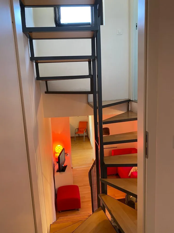 Casa unifamiliare arredata, con veranda e giardino privato in zona tranquilla e soleggiata