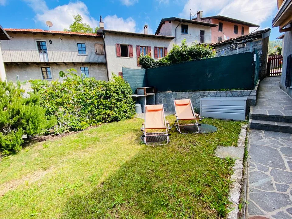 Casa unifamiliare arredata, con veranda e giardino privato in zona tranquilla e soleggiata – foto 9 di 17