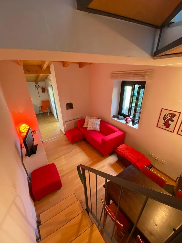 Casa unifamiliare arredata, con veranda e giardino privato in zona tranquilla e soleggiata