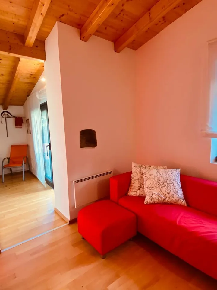 Casa unifamiliare arredata, con veranda e giardino privato in zona tranquilla e soleggiata – foto 6 di 17