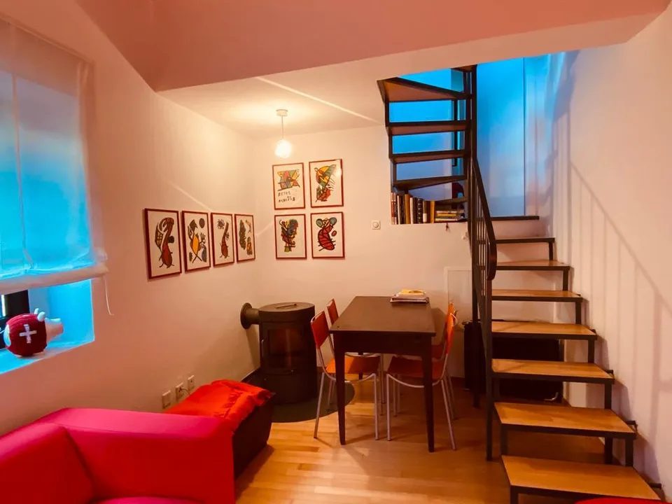 Casa unifamiliare arredata, con veranda e giardino privato in zona tranquilla e soleggiata