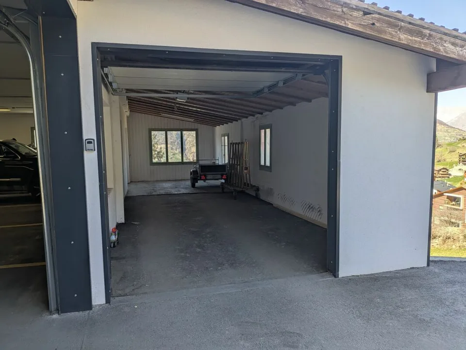 Investir, stationner, stocker - grande double garage à Grächen