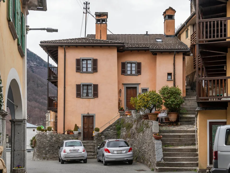 Vendesi caratteristica casa di nucleo