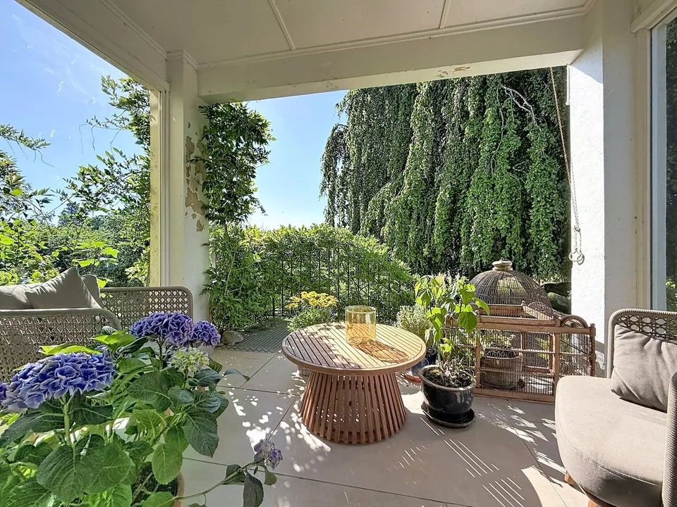 Casa padronale storica, parco alberato e capanno privato per barche sul lago di Neuchâtel