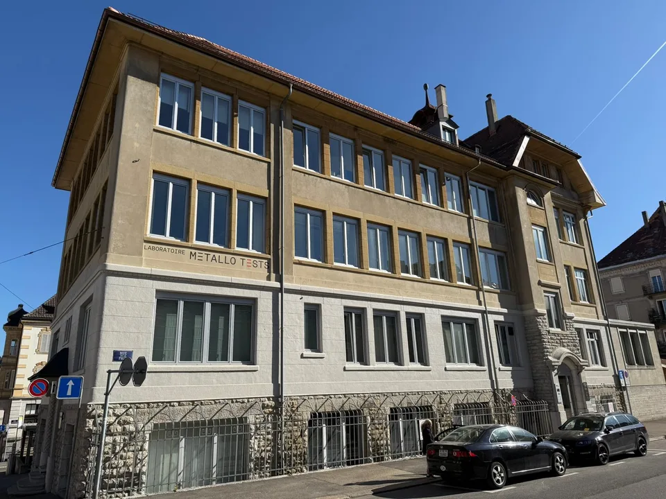 Spazio industriale rinnovato a La Chaux-de-Fonds – 228 m² nel cuore del patrimonio orologiero