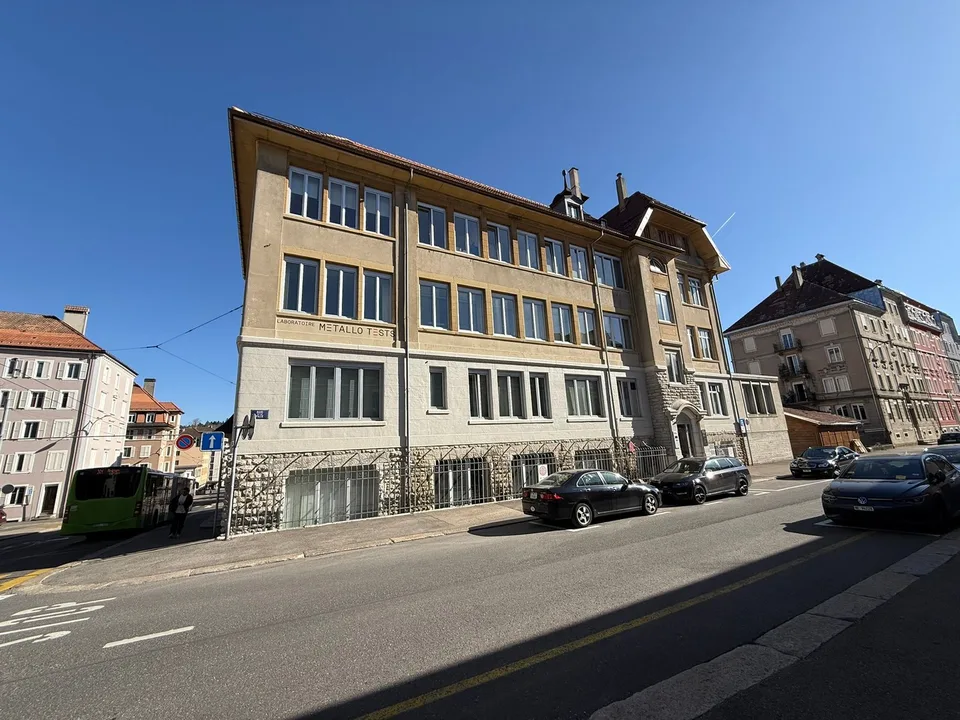 Spazio industriale rinnovato a La Chaux-de-Fonds – 228 m² nel cuore del patrimonio orologiero
