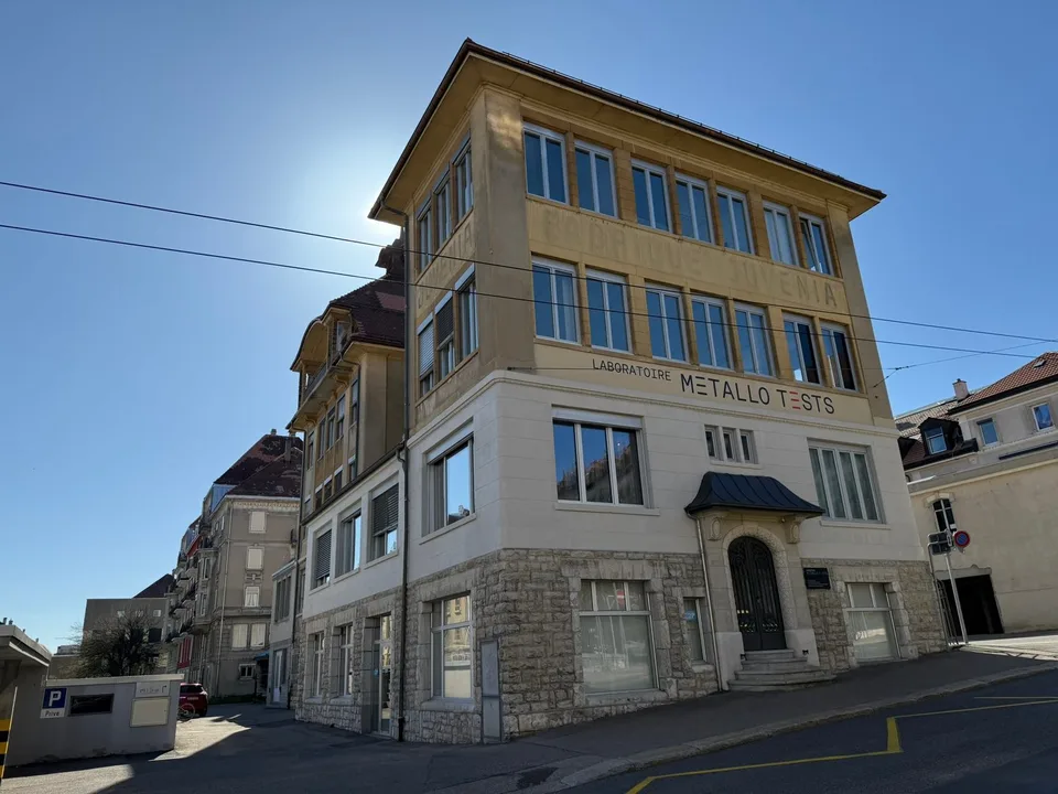 Spazio industriale rinnovato a La Chaux-de-Fonds – 228 m² nel cuore del patrimonio orologiero