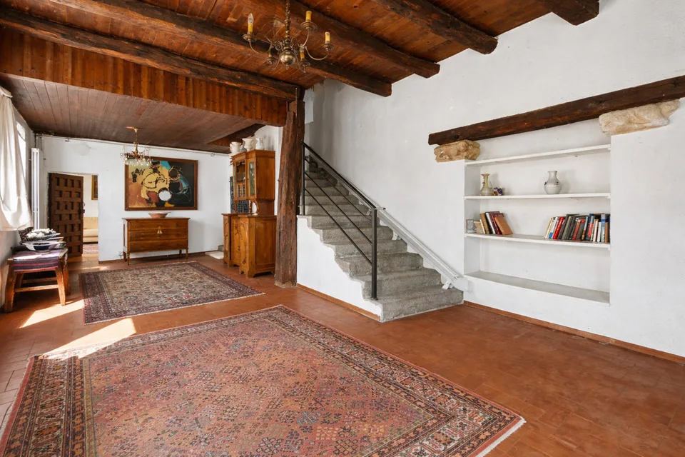 Caratteristica casa Ticinese immersa nel verde dell'Alto Malcantone