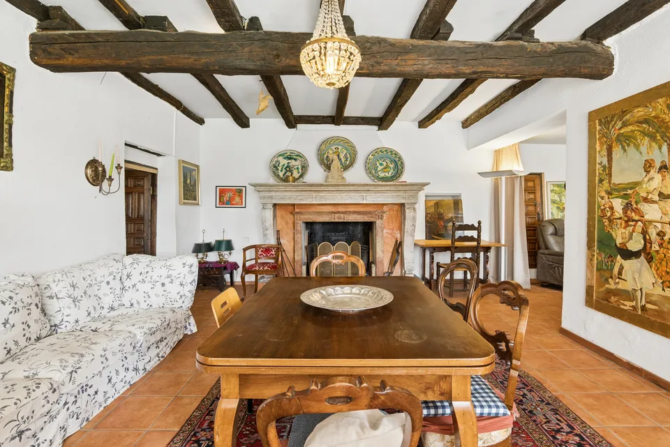 Caratteristica casa Ticinese immersa nel verde dell'Alto Malcantone