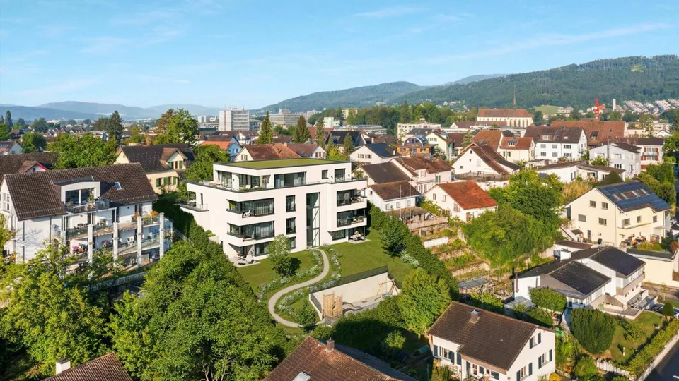 Moderne 4.5-Zimmer-Maisonettewohnung mit privatem Garten