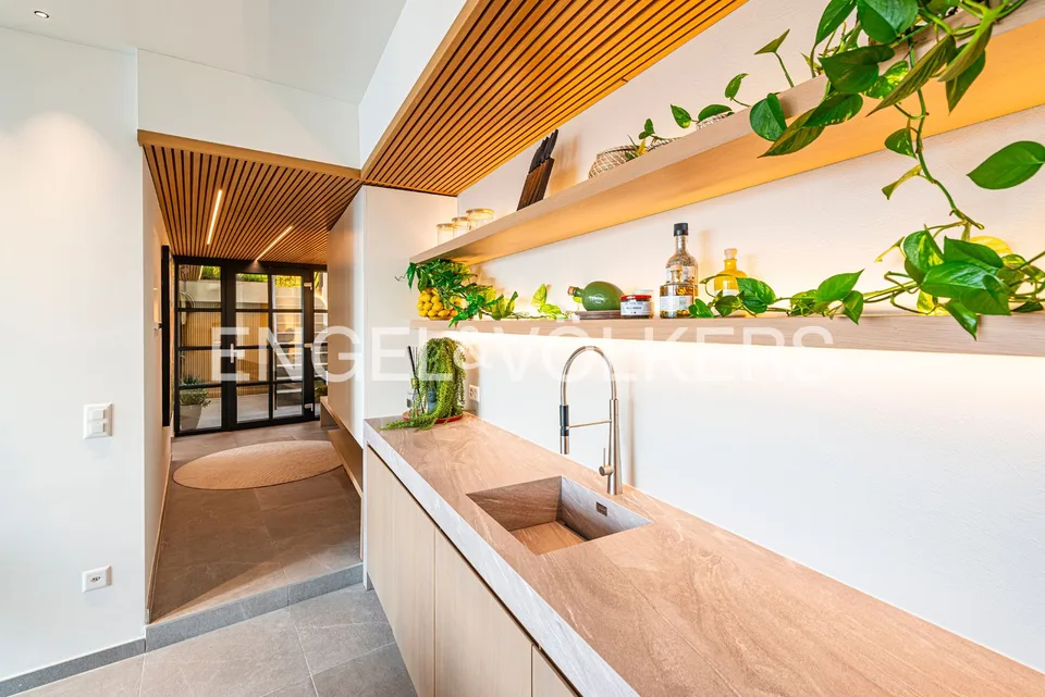 Prestigiose Eck-Reihenhausvilla mit Terrasse und Seeblick – Foto 10 von 14