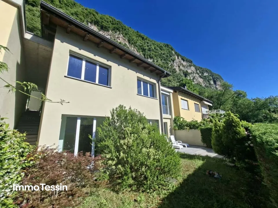 Maison élégante avec vue lacustre à 180 degrés sur le Lago di Lugano dans un emplacement magnifique avec jardin et plusieurs options de stationnement – photo 6 sur 13