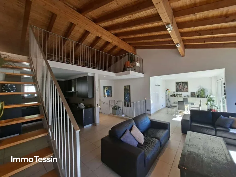 Maison élégante avec vue lacustre à 180 degrés sur le Lago di Lugano dans un emplacement magnifique avec jardin et plusieurs options de stationnement – photo 8 sur 13