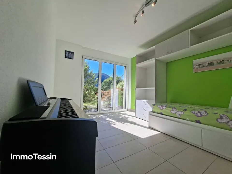 Maison élégante avec vue lacustre à 180 degrés sur le Lago di Lugano dans un emplacement magnifique avec jardin et plusieurs options de stationnement – photo 11 sur 13