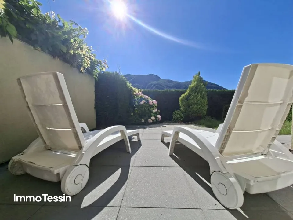 Elegantes Haus mit traumhafter 180 Seesicht auf den Lago di Lugano an wunderschöner Lage mit Garten und mehreren Parkmöglichkeiten