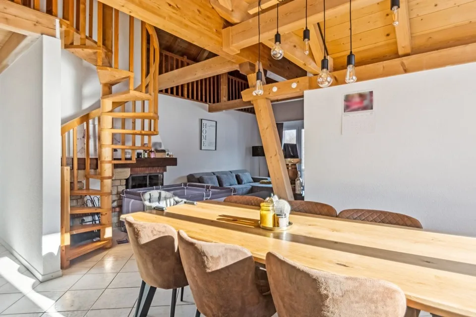 SELTENE GELEGENHEIT IN CORGÉMONT: Schönes 5.5-Zimmer-Wohnung mit Garage-Werkstatt – Foto 11 von 13