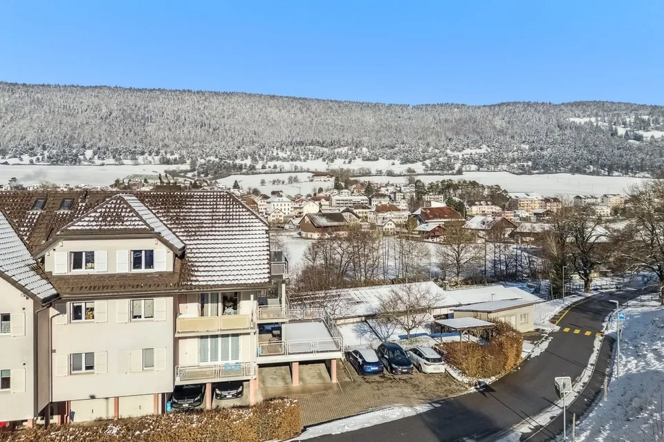 SELTENE GELEGENHEIT IN CORGÉMONT: Schönes 5.5-Zimmer-Wohnung mit Garage-Werkstatt – Foto 6 von 13