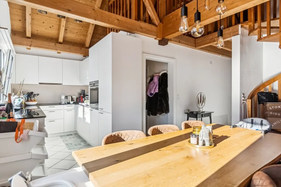 SELTENE GELEGENHEIT IN CORGÉMONT: Schönes 5.5-Zimmer-Wohnung mit Garage-Werkstatt – Foto 9 von 13