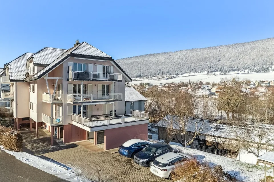 SELTENE GELEGENHEIT IN CORGÉMONT: Schönes 5.5-Zimmer-Wohnung mit Garage-Werkstatt – Foto 7 von 13