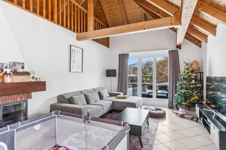 SELTENE GELEGENHEIT IN CORGÉMONT: Schönes 5.5-Zimmer-Wohnung mit Garage-Werkstatt – Foto 8 von 13