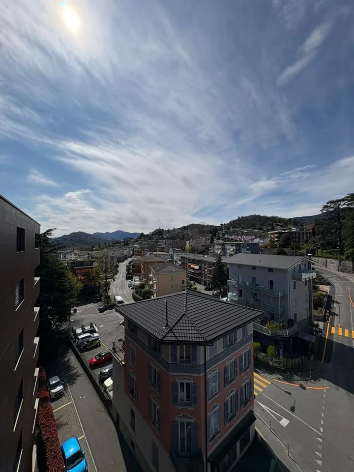 Ufficio all’ultimo piano con potenziale trasformazione in attico, Lugano
