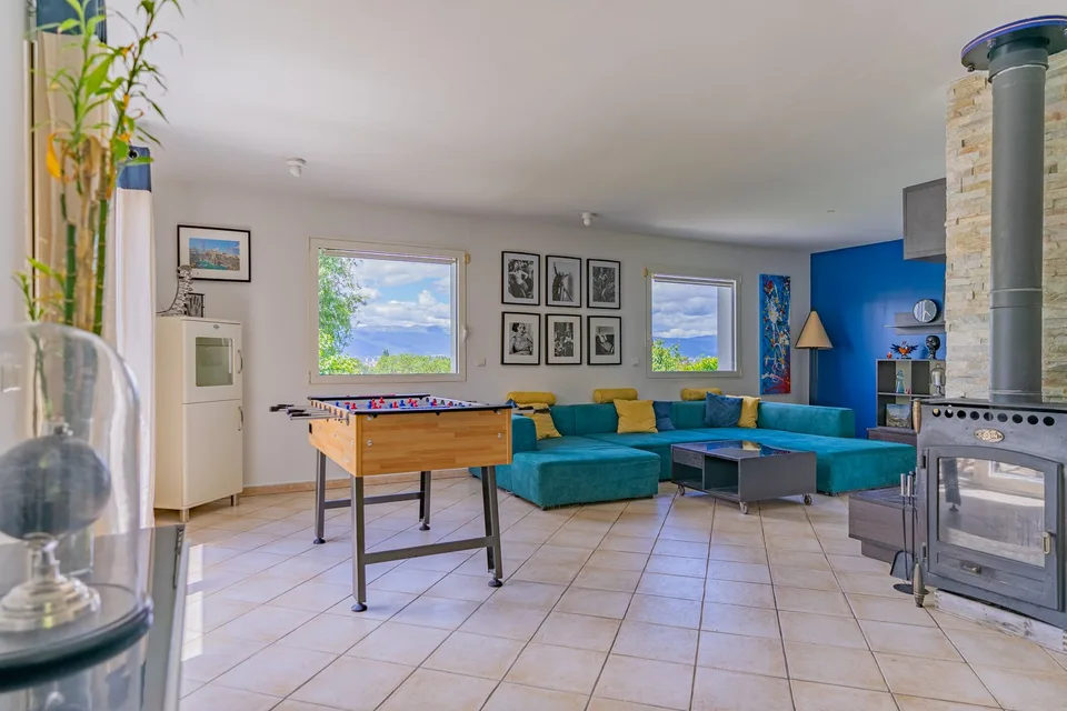 A 5 minuti dalla Svizzera – Villa di charme con studio indipendente e vista eccezionale