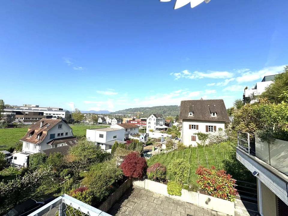 Zuoberst, sonnig mit herrlicher Aussicht und Privatsphäre