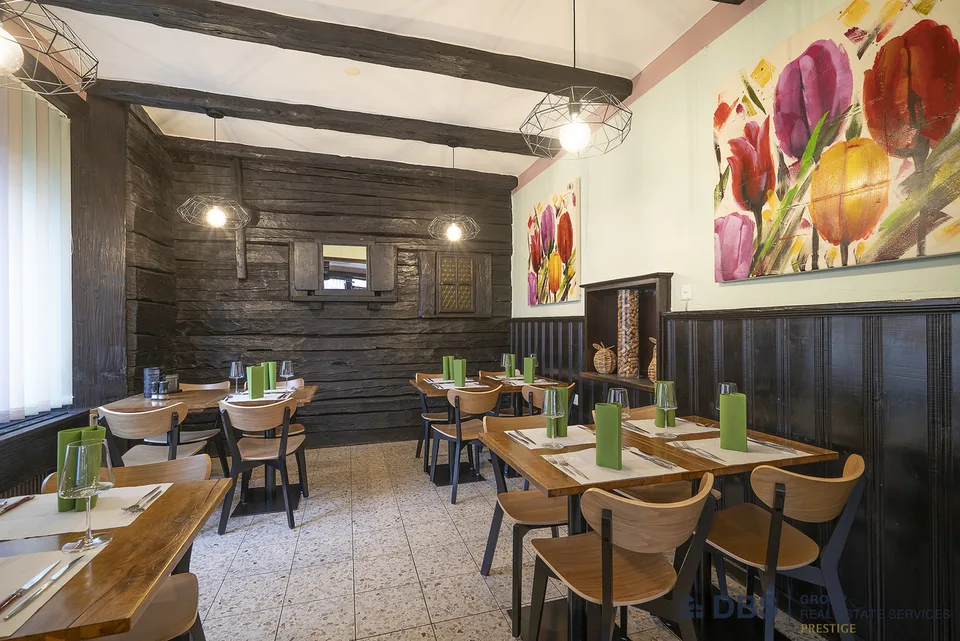 Café-Restaurant "Les 3 Suisses" mit Nebengebäuden