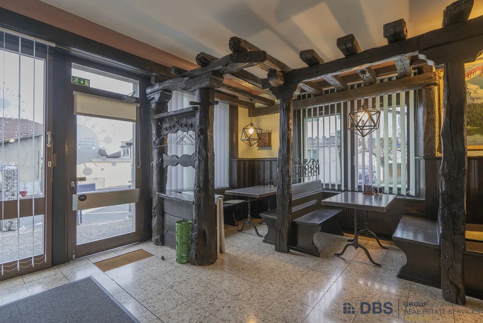 Café-Restaurant "Les 3 Suisses" mit Nebengebäuden