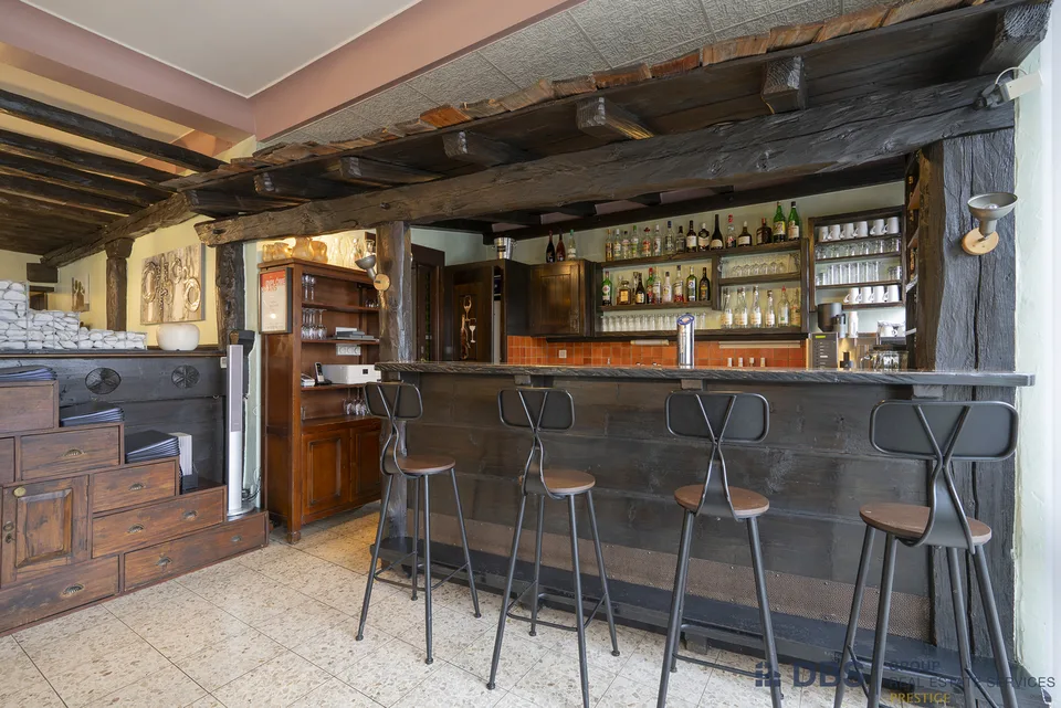 Café-Restaurant "Les 3 Suisses" mit Nebengebäuden