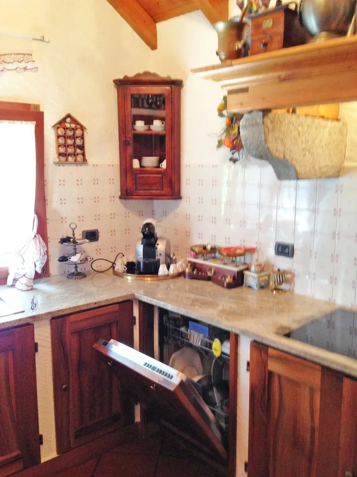 Altes Rustico komplett renoviert zum Verkauf in Canfinello (Italien)