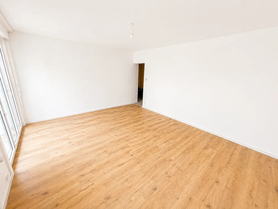 Geräumige 3.5-Zimmer-Wohnung komplett renoviert, Zentrum Freiburg