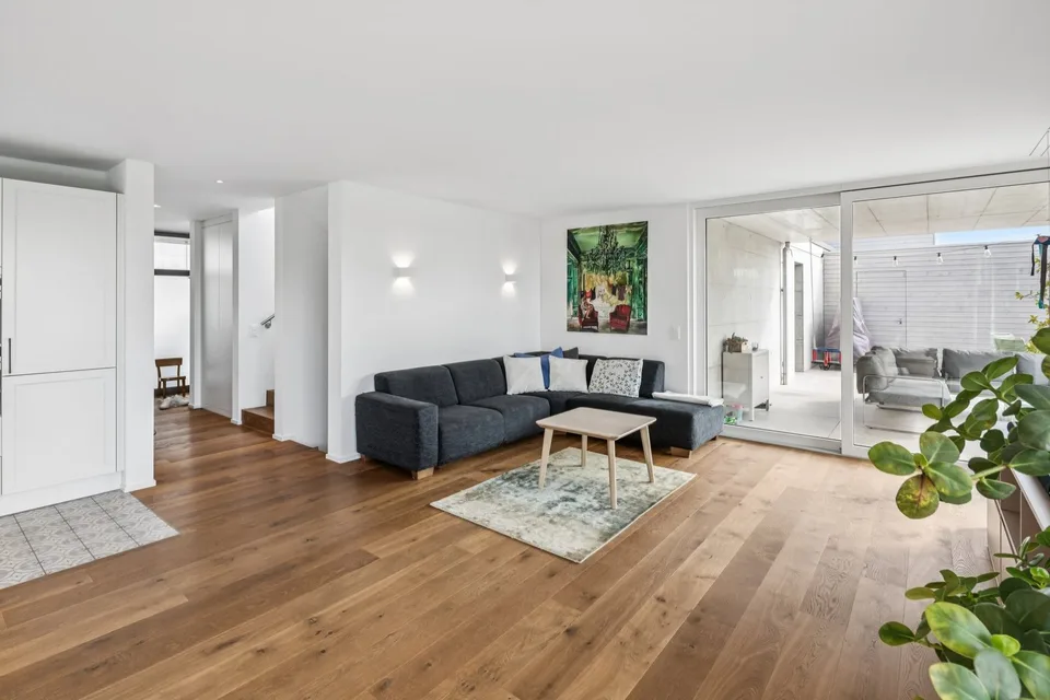 Living with sun, nature, and a far-reaching view