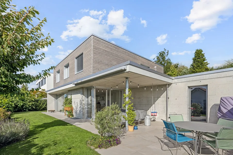 Living with sun, nature, and a far-reaching view
