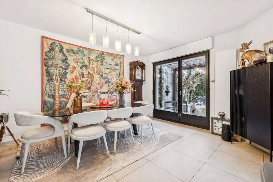 Élégante maison jumelée, cadre verdoyant à Corsier